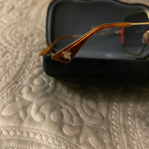 Gucci Shades - Picture 5 of 7
